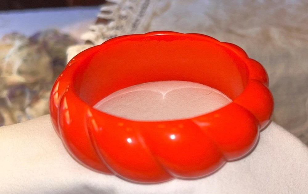 1980s Chunky Orange Lucite Twisted Rope Ribbed Bangle Bracelet