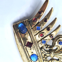 Vintage WONDERS 2004 ”Masters of Florence Medici” Rhinestone Crown Brooch Pin