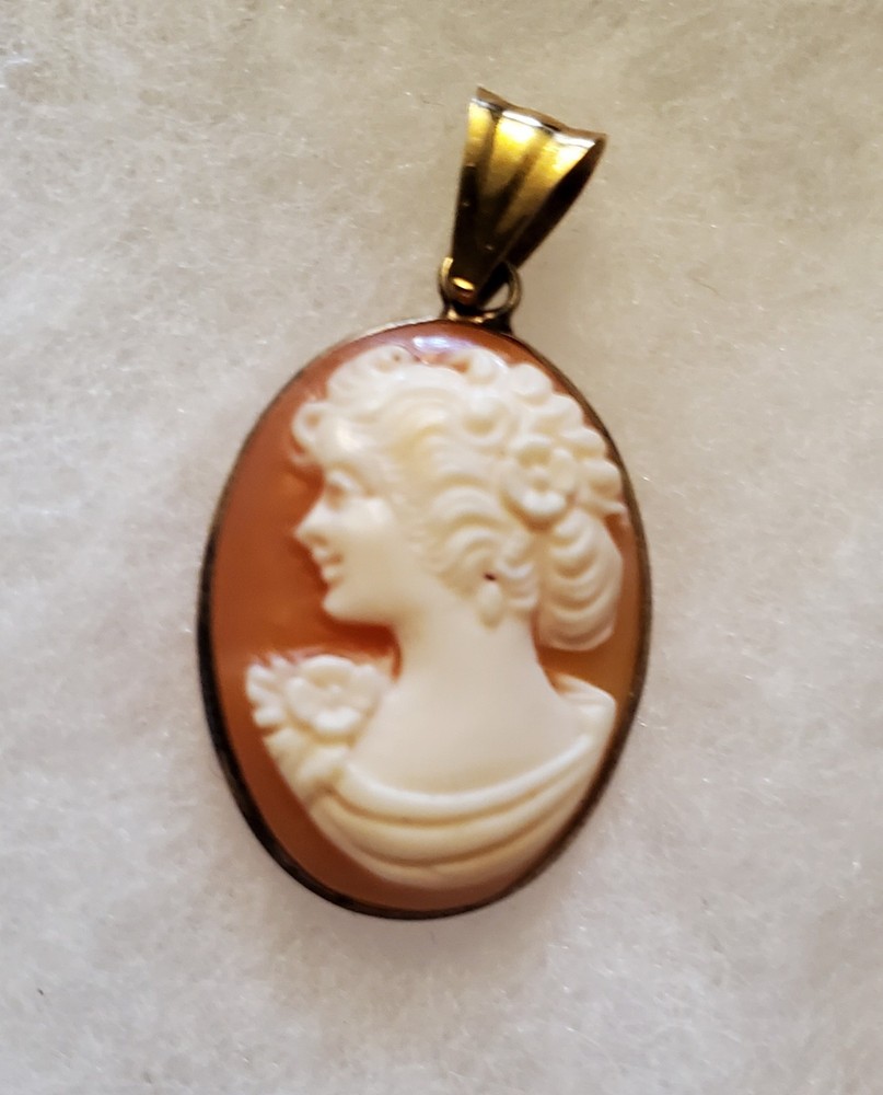 Cameo Pendant 18k Gold