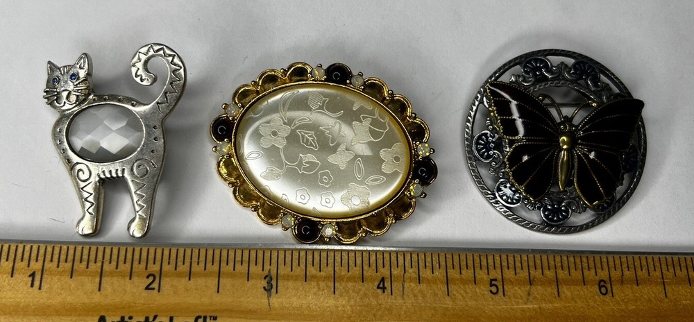 Elegant Brooches TC Cat KC Butterfly UNK Gold Tone See Pictures A102
