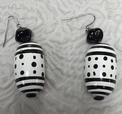 VINTAGE Black & White Hand Blown Art Glass and Magnetite Bead Dangle Earrings