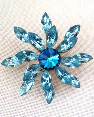 Vintage Sky Blue Dark Center Rhinestone Starburst Flower Silver Tone Brooch Pin