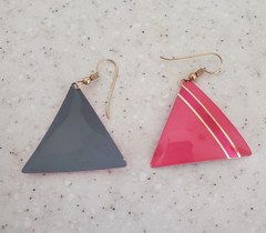 Retro 1990s 1980s Womens Triangle Earrings Pink Vintage Gold Tone
