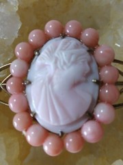 ART DECO 10K GOLD ANGEL SKIN CORAL HAND CAMEO PIN BROOCH BEAUTY