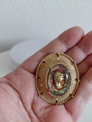 1968 Judy Lee Faceted Heliotrope Glass Reverse Cameo Broch Enhancer A .Borealis