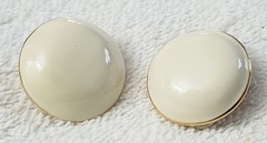 Vintage 1980’s 1990’s Heavy Cream Enamel Goldtone Gold Tone Clip On Earrings NEW