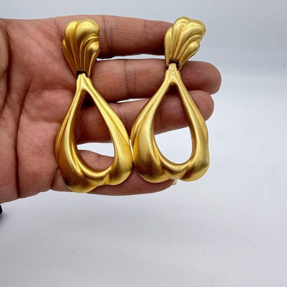 Vtg 80s STATEMENT Brushed Gold Tone Modern Doorknocker Runway Clip Earrings