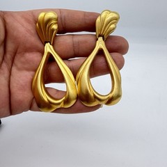 Vtg 80s STATEMENT Brushed Gold Tone Modern Doorknocker Runway Clip Earrings