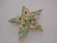 Vtg Star Shape Brooch Floral Motif Cream Green Seashells Rhinestone 1950s-1970s