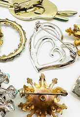 Exceptional Vtg Lot 7 Rhinestone Faux Pearl Brooches, Liz Claiborne Heart Etc.