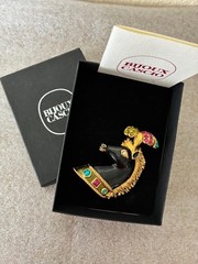 VINTAGE 1968 BIJOUX CASCIO BLACK ENAMEL RHINESTONE CIRCUS HORSE W/PLUMES BROOCH