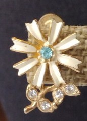 Vintage Daisy Flower Brooch & Earrings Gold Tone And Rhinestones Set
