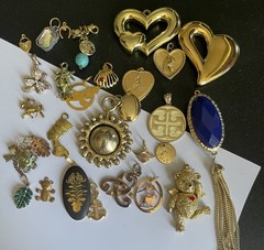 VINTAGE CHARM PENDANT LOT MIX MATERIAL ASSORTED SIZES PIECES 27 Items