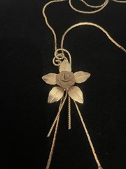 VINTAGE GOLD TONE Flower LARIAT NECKLACE