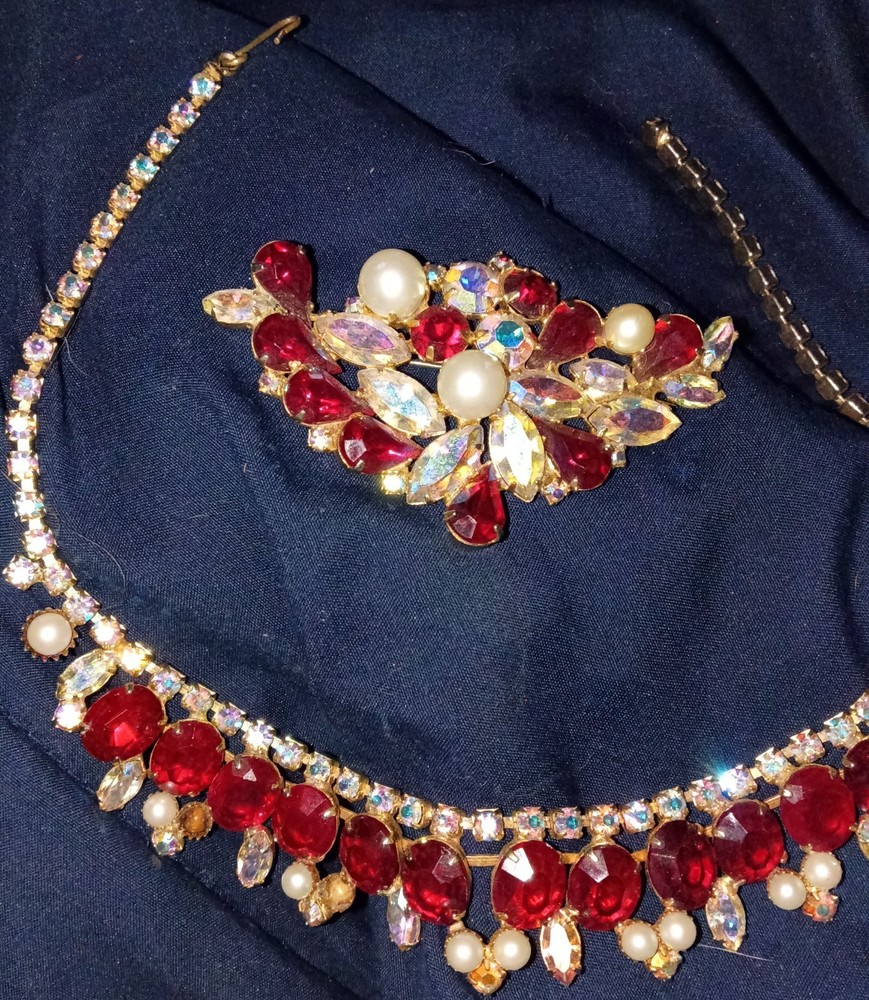 Delizza & Ester (D&E Juliana) Ruby Red Rhinestone Faux Pearl Bib Necklace Broch