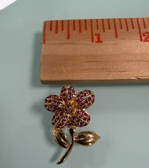 VTG Swarovski Pink Crystal & Gold Tone Flower Brooch Pin 1in x 1in