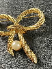 AAI Signed 2” Glass Pearl Bow Vintage Brooch Pin