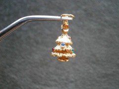 Christmas Tree Vintage Shiny Goldtone & Crystals Bracelet Charm Pendant 2.0g