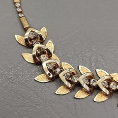 Vintage Linked Necklace Fold Over Gold Tone Textured Clear Rhinestones 16″