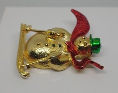 Vintage Gerry’s Gold Tone Enamel Skiing Snowman Christmas 2″ Pin/Brooch