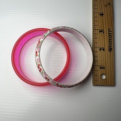 Lot Set Vintage Retro 70s 80s Neon Pink Acrylic Strawberry Resin Bangle Bracelet