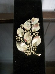 Vintage Lisner Brooch, Gold Tone Metal Brushed & Etched Leaves, Signed 2 1/2 “