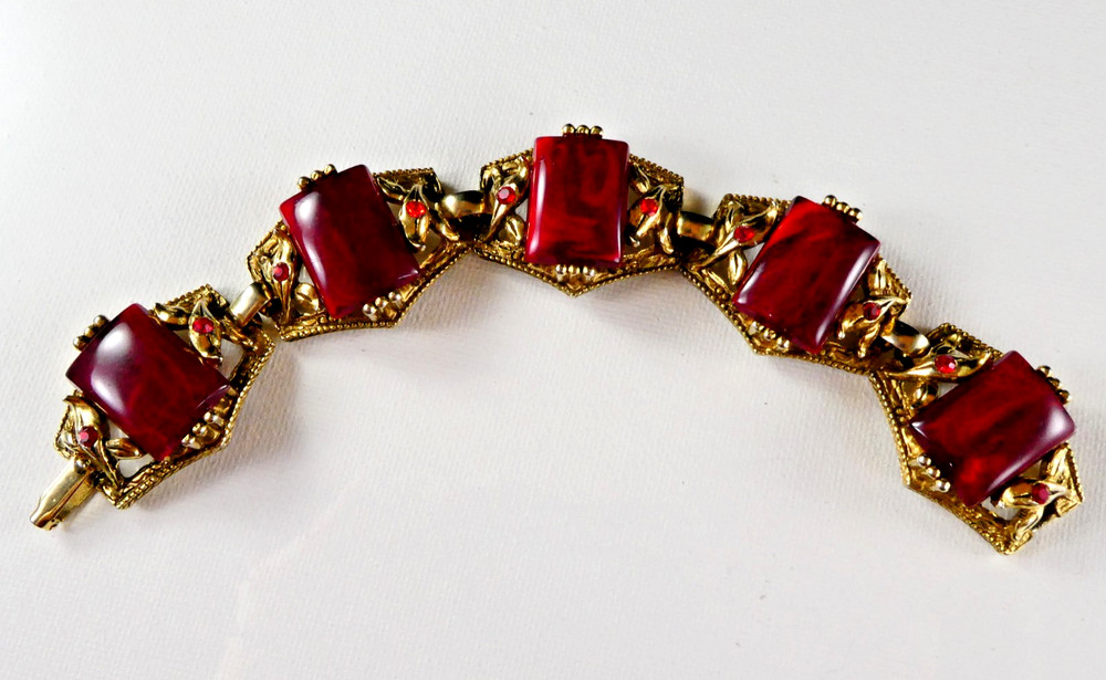 Vintage Red Marbled Acrylic 5 Link Bracelet Ornate Design Retro Pretty