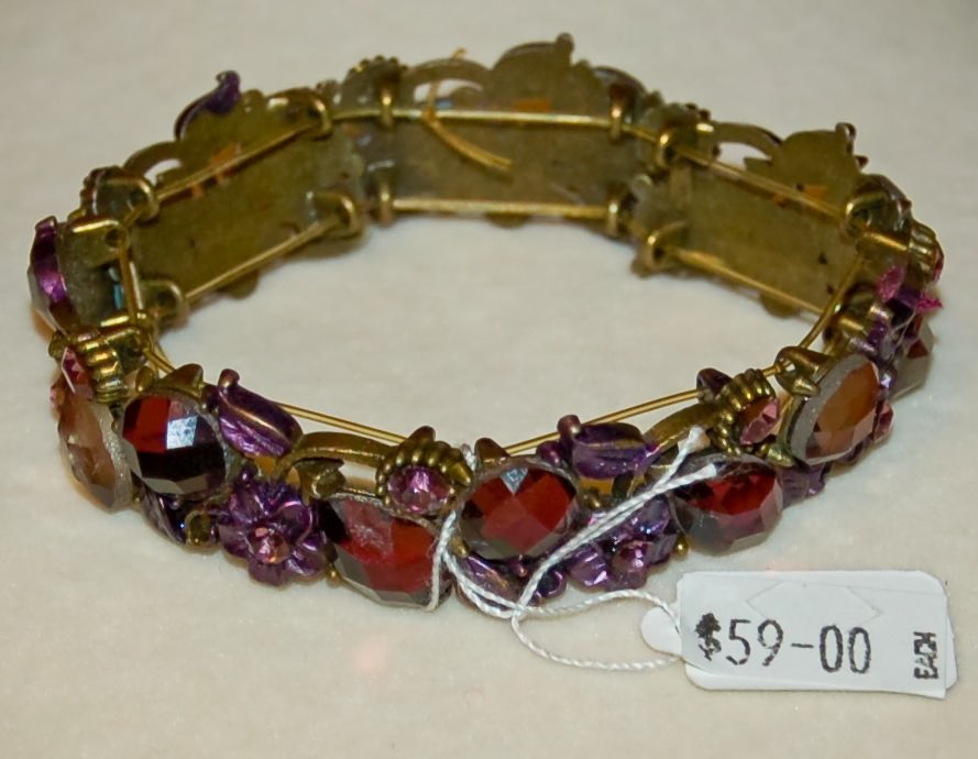 VINTAGE JEWELRY Bracelet Stretchable Floral Very Pretty Bracelet!