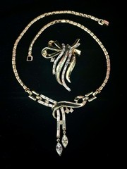 TRIFARI Brooch(1950) Necklace Dangle Navette Gold-Trifanium PAT PEND Box