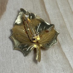 Wishing Well Brooch Pin Vintage Gold Tone With Rhinestones 1.25×1”