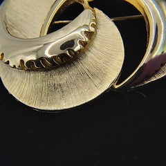 VTG Tona Gold Tone Brooch Pin Swirl Drip Multiple Textures Modernist Signed