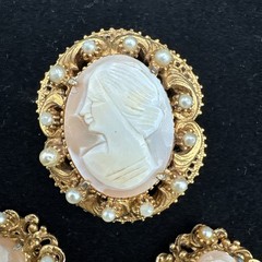 VTG Florenza Cameo Gold Tone Pearls Brooch Pendant And Clip On Earings