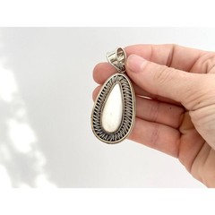 Teardrop Balinese Made Mother of Pearl Sterling Silver 925 Vintage Pendant