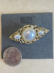 Vintage Casual Corner Gold Tone Pearl 1980’s Brooch Pin NEW
