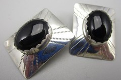 CLASSIC SOUTHWESTERN STYLE STERLING ONYX 1 1/8″ EARRINGS 9.6 GRAMS