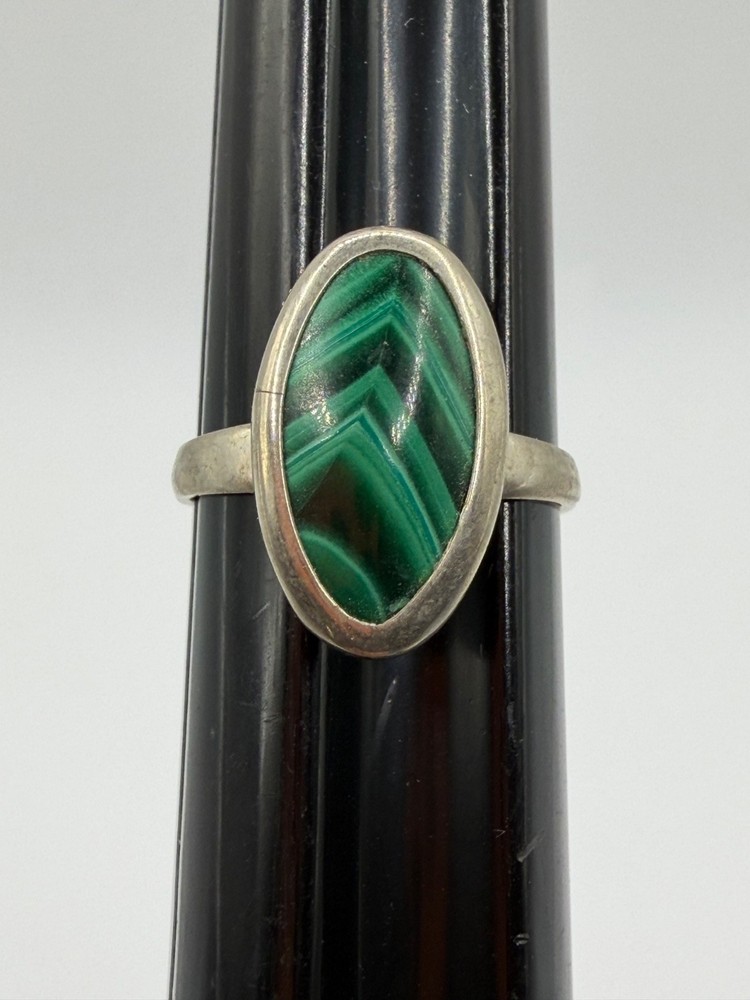 VINTAGE GREEN MALACHITE SILVER TONE RING SIZE 4.25