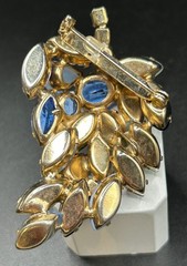 VNTG EUROPEAN BLUE TONE BROOCH RHINESTONES SATIN GLASS PRONG SET GRAPE CLUSTER