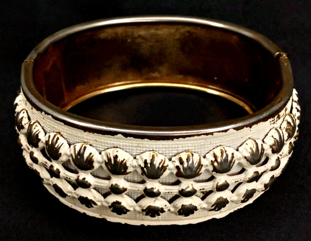 Vintage 1960s White Enamel Gold Tone Hinged Clamper Bangle Bracelet New Arrival