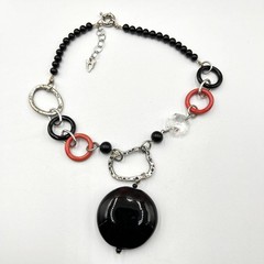 VTG Retro Bold Red & Black Beaded Geometric Pendant Necklace – Silver Tone Arty