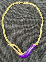 VINTAGE PARKLANE GOLD TONE & PURPLE LUCITE SWIRL & WIDE BRAIDED CHAIN NECKLACE