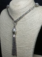 Vintage Double Chain Station Necklace Whit Tassel Faux Pearls Silvet Tone. 9803
