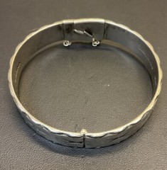 Vintage 1970s Sterling Silver Engraved Bangle Monomil Birmingham Hallmarked