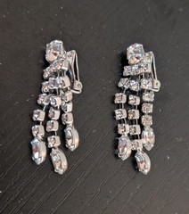 Vtg Silver Tone Rhinestone Waterfall Dangle Drop Clip On Earrings 1.5″ Bridal