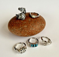Avon Vintage Ring Lot of 5 – See photos size varies from 5-7