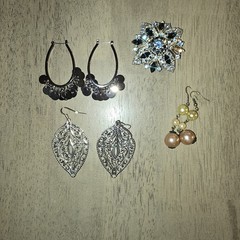VINTAGE ASSORTED JEWELRY LOT / 31 Pieces
