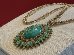 Vintage Celebrity Gold Tone Faux Green Jade Double Chain Necklace 24” BinR