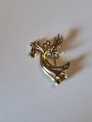 Vintage JJ Jonette Angel w/ Trumpet Gold Tone Metal Christmas Pin Brooch