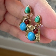 Vintage textured goldtone & faux stone cabochon dangle clip-on earrings