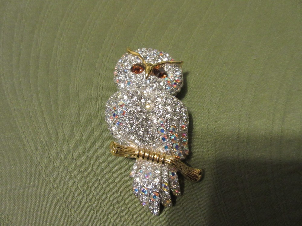 WOW Joan Rivers Crystal Snowy Owl Brooch Pin Gold tone AB Rhinestones Topaz Eyes