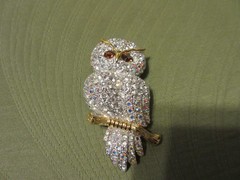 WOW Joan Rivers Crystal Snowy Owl Brooch Pin Gold tone AB Rhinestones Topaz Eyes